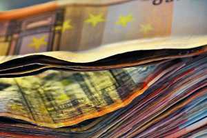 ΕΚΤ: Μειώθηκαν κατά 2% τα πλαστά ευρώ 