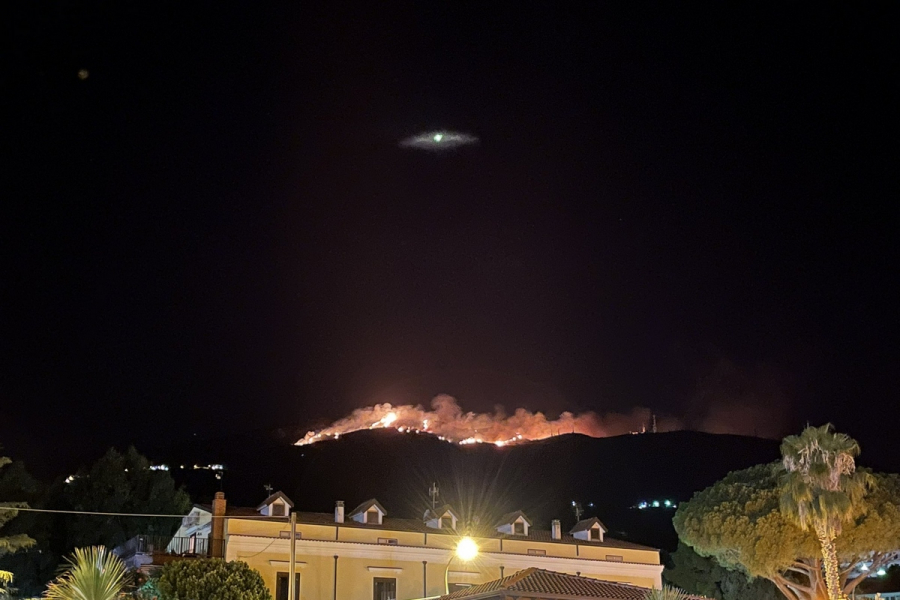 Ξανά στις φλόγες η Σικελία - «Κύμα» εμπρησμών στη νότια και κεντρική Ιταλία (βίντεο, εικόνες)