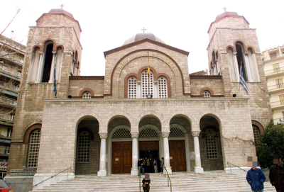Ρασοφόρος βρίζει χυδαία και χειρονομεί έξω από εκκλησία, απαντά η Μητρόπολη Θεσσαλονίκης