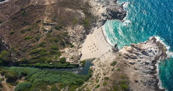 Νας: Εντυπωσιακό βίντεο με την πανέμορφη παραλία της Ικαρίας, γιατί θεωρείται η πιο επικίνδυνη της Ελλάδας