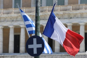 Ελληνικές και γαλλικές σημαίες στον Άγνωστο Στρατιώτη
