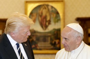 Το συμβολικό δώρο του πάπα στον Τραμπ