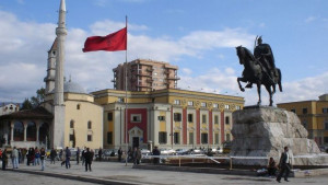 Αλβανία: Πυρπολήσεις εκλογικών τμημάτων και συγκρούσεις με την αστυνομία