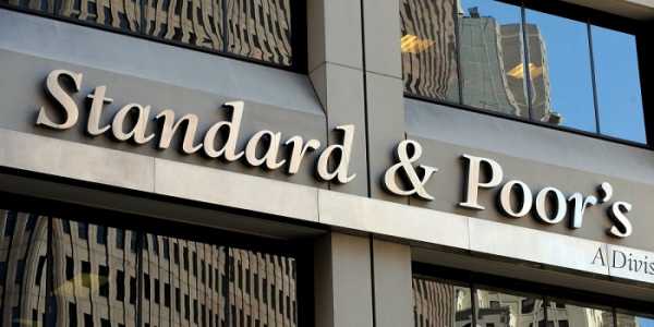 Standard &amp; Poors: Δεν θα αναβαθμιστούν οι ελληνικές τράπεζες όσο ισχύουν capital controls