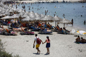 Καιρός: Κυριακή με ηλιοφάνεια - Ενισχυμένο το μελτέμι στο Αιγαίο