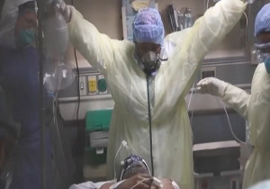 Συγκλονιστικό βίντεο: Ασθενής με κορονοϊό σε ΜΕΘ τη στιγμή που επανέρχεται στη ζωή