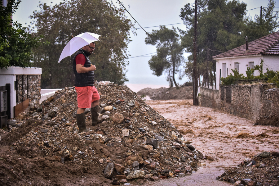 Ενίσχυση 1.000 ευρώ στα παιδιά θυμάτων πλημμυρών