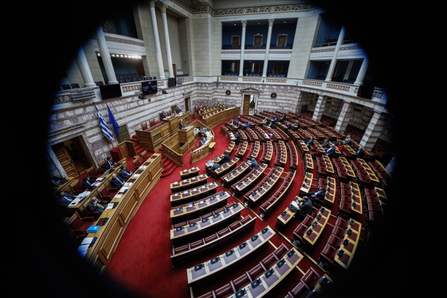 Κατατέθηκε στη Βουλή η τροπολογία για τον νέο κατώτατο μισθό