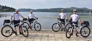 Αστυνομικοί με ποδήλατα και στην Καστοριά (φωτο)