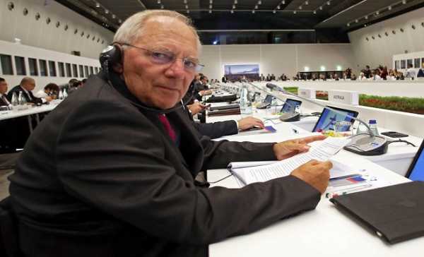 Eurogroup: Tα βλέμματα στραμμένα στον Β. Σόιμπλε