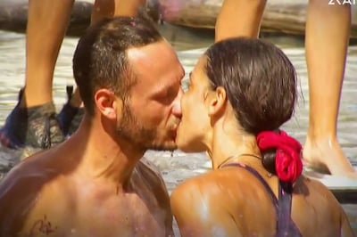 Survivor: Το «καυτό» φιλί της Μυριέλλας Κουρεντή και Γιώργου Κατσαούνη on camera