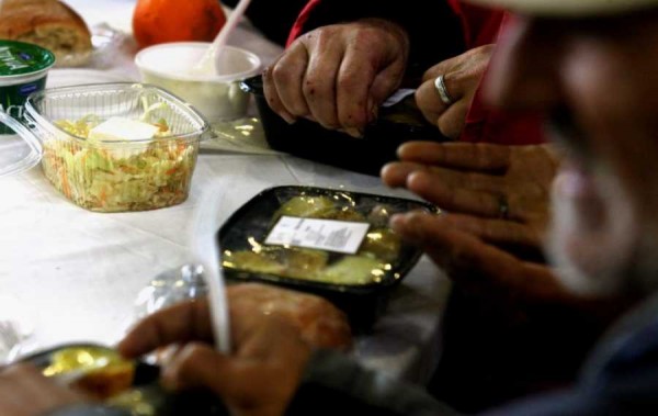 Μυτιλήνη: Πασχαλινό γεύμα για τους Χριστιανούς πρόσφυγες
