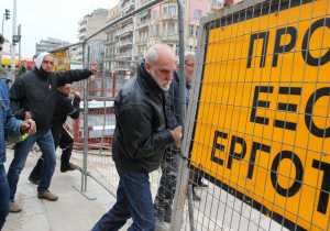 Διαμαρτυρία οικοδόμων για το θάνατο εργαζόμενου στο μετρό Θεσσαλονίκη