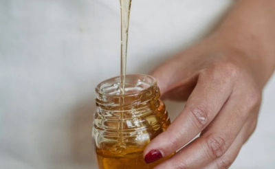 Μέλι: Tο νέο θαυματουργό ελιξίριο λάμψης που αξίζει να ενσωματώσεις στην ρουτίνα ομορφιάς σου