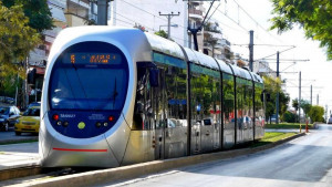 Βάζει μπρος το τραμ στον Πειραιά: Σε ποιες στάσεις θα αποβιβάζονται οι επιβάτες