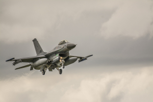 Νέες τουρκικές προκλήσεις με υπερπτήσεις μαχητικών F-16 πάνω από τους Φούρνους