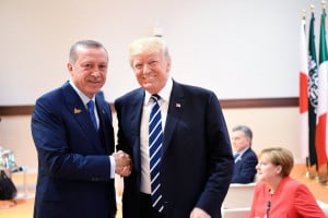 Ο Ερντογάν απαξιώνει τον Τραμπ: «Πέταξα την επιστολή του στα σκουπίδια»