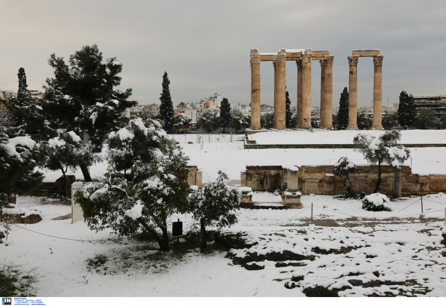 Λευκή εισβολή με πυκνό χιόνι σε Αθήνα, Εύβοια, Στερεά Ελλάδα - Επί ποδός ο κρατικός μηχανισμός
