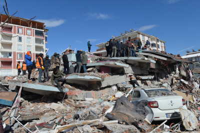 Φονικός σεισμός στην Τουρκία: Μπαράζ συλλήψεων για τις καταρρεύσεις κτιρίων -Αυξάνεται συνεχώς ο αριθμός των νεκρών