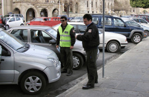 Οι Έλληνες οδηγοί καταπατούν τα δικαιώματα των ΑΜΕΑ, των πεζών και των επιβατών Μ.Μ.Μ