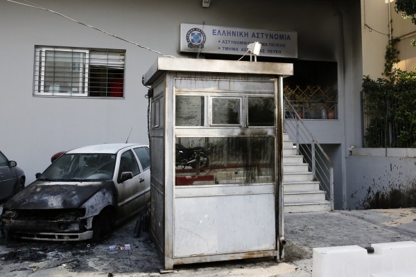 Αρχηγός ΕΛ.ΑΣ. για επίθεση στο Α.Τ. Πεύκης: «Η προσπάθεια αποπροσανατολισμού δεν θα περάσει»