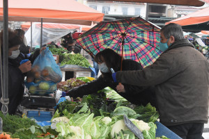 Κορονοϊός: Συσκευές θερμομέτρησης από σήμερα στις λαϊκές αγορές (vid)