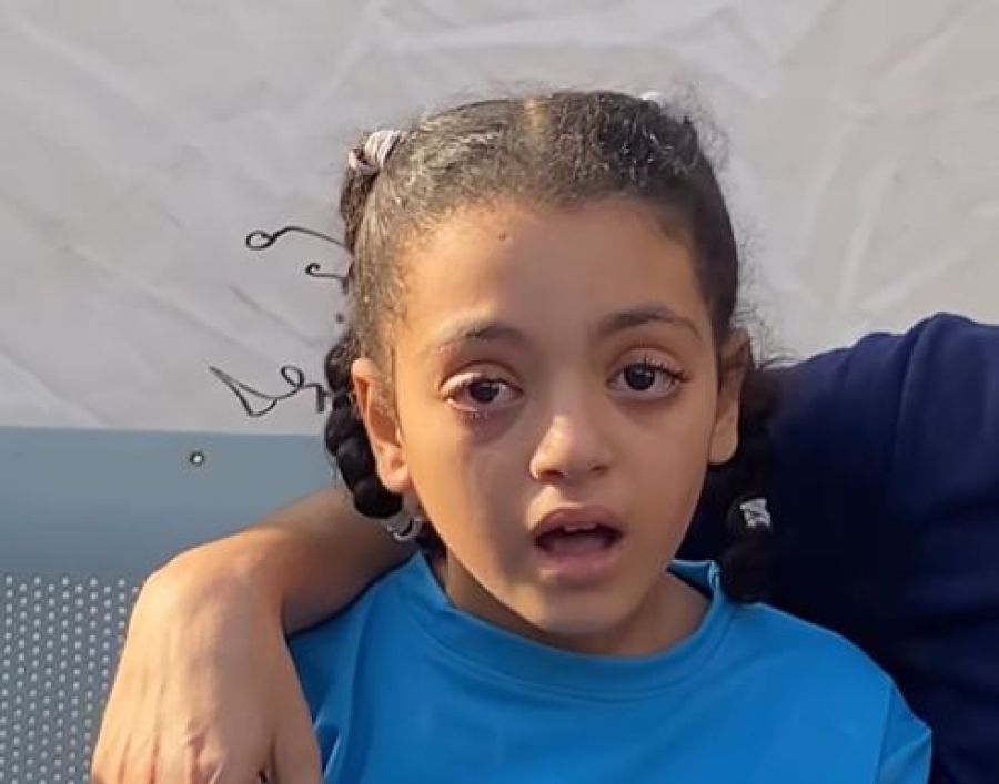 Βίντεο «γροθιά στο στομάχι»: Ένα μικρό κορίτσι στη Γάζα καταρρέει βλέποντας τη μητέρα του νεκρή