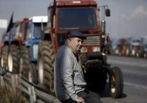 Μπλόκο αγροτών: Αποκλεισμός της εθνικής οδού Πατρών - Κορίνθου στο ύψος του Αιγίου