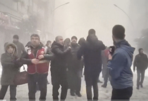 Σεισμός στην Τουρκία: Η στιγμή που ο εγκέλαδος «χτυπάει» σε απευθείας μετάδοση