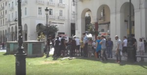 Άγρια συμπλοκή μεταξύ αλλοδαπών στο κέντρο της Θεσσαλονίκης(video)
