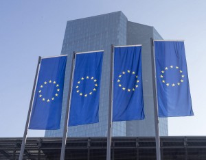 ΕΚΤ: Οι αναλυτές αναθεώρησαν ανοδικά τις προβλέψεις για ανάπτυξη στην Ευρωζώνη