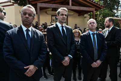 Τέμπη: Ο Κυριάκος Μητσοτάκης στην κηδεία του μηχανοδηγού Σπύρου Βούλγαρη