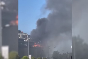 Ξέσπασε φωτιά σε εμπορικό κέντρο στην Τουρκία