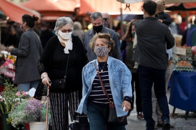 Θεσσαλονίκη: Από αύριο η διανομή 50.000 ιατρικών μασκών στους πωλητές λαϊκών αγορών