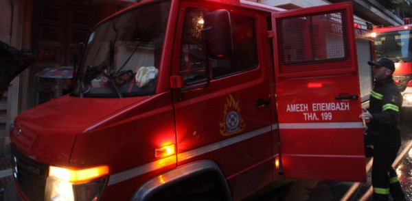 Φωτιά στο Μαζαράκι Αχαϊας, επιχειρούν 25 πυροσβέστες