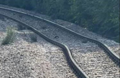 Στράβωσαν σιδηροδρομικές γραμμές στην Οινόη λόγω του καύσωνα! (εικόνες)