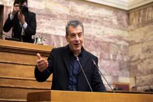 Θεοδωράκης: Η διαπλοκή σας έκανε κυβέρνηση