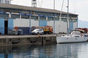 32χρονος έπεσε στο λιμάνι της Καλαμάτας αλλά σώθηκε