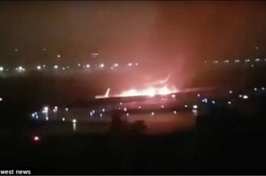 Tρόμος σε πτήση στο Σότσι: Αεροπλάνο έπιασε φωτιά - Σώθηκαν από θαύμα 170 άνθρωποι (video)