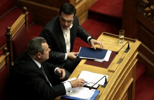 Σε εξέλιξη το «μίνι» υπουργικό για ΠΓΔΜ - Παυλόπουλο και πολιτικούς αρχηγούς ενημερώνει ο Τσίπρας