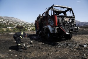 Εξιτήριο πήραν οι πυροσβέστες που τραυματίστηκαν στη χθεσινή πυρκαγιά στην Ανάβυσσο