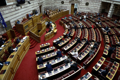 Υπερψηφίστηκε ο προϋπολογισμός της Βουλής, πώς ψήφισαν τα κόμματα