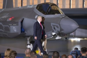 Ο Τραμπ με τα F-35 ανακόπτει την αγορά των S-400 από τον Ερντογάν