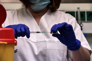 Κορονοϊός: Ανησυχία παιδιάτρων για τα χαμηλά ποσοστά εμβολιασμού, «γιατί ωφελεί τα παιδιά»