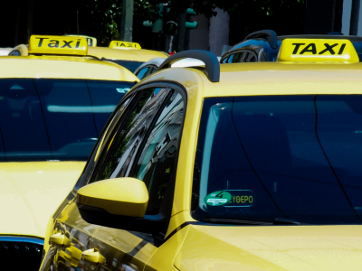 Αγγλίδα τουρίστρια κατήγγειλε ασέλγεια μέσα σε ταξί