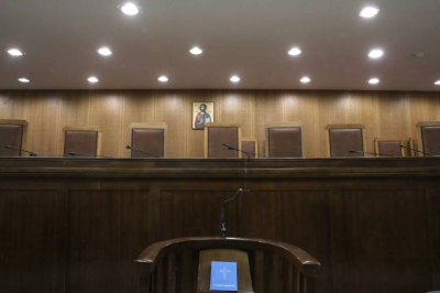 «Ένιωθα τα βρωμόχερά του πάνω μου και αηδίαζα»: Συγκλόνισε στο δικαστήριο η 46χρονη για τον βιασμό