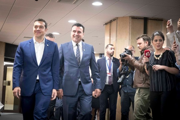 Ραγδαίες εξελίξεις στο Σκοπιανό: Ο Ιβάνοφ αρνείται την συμφωνία ο Τσίπρας περιμένει τηλεφώνημα του Ζάεφ- συνάντηση του προέδρου της ΠΓΔΜ με τον Ντιμιτρόφ  