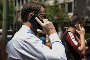 Μειώσεις στους λογαριασμούς στα κινητά τηλέφωνα - Τι θα ανακοινώσουν οι εταιρείες