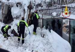 Ιταλία: Τέσσερις νεκροί μετά από αποκόλληση τεράστιας ποσότητας πάγου από βουνοπλαγιά