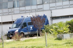 Βανάκι με μετανάστες εμβόλισε όχημα της ΕΛ.ΑΣ. έξω από τη Θεσσαλονίκη